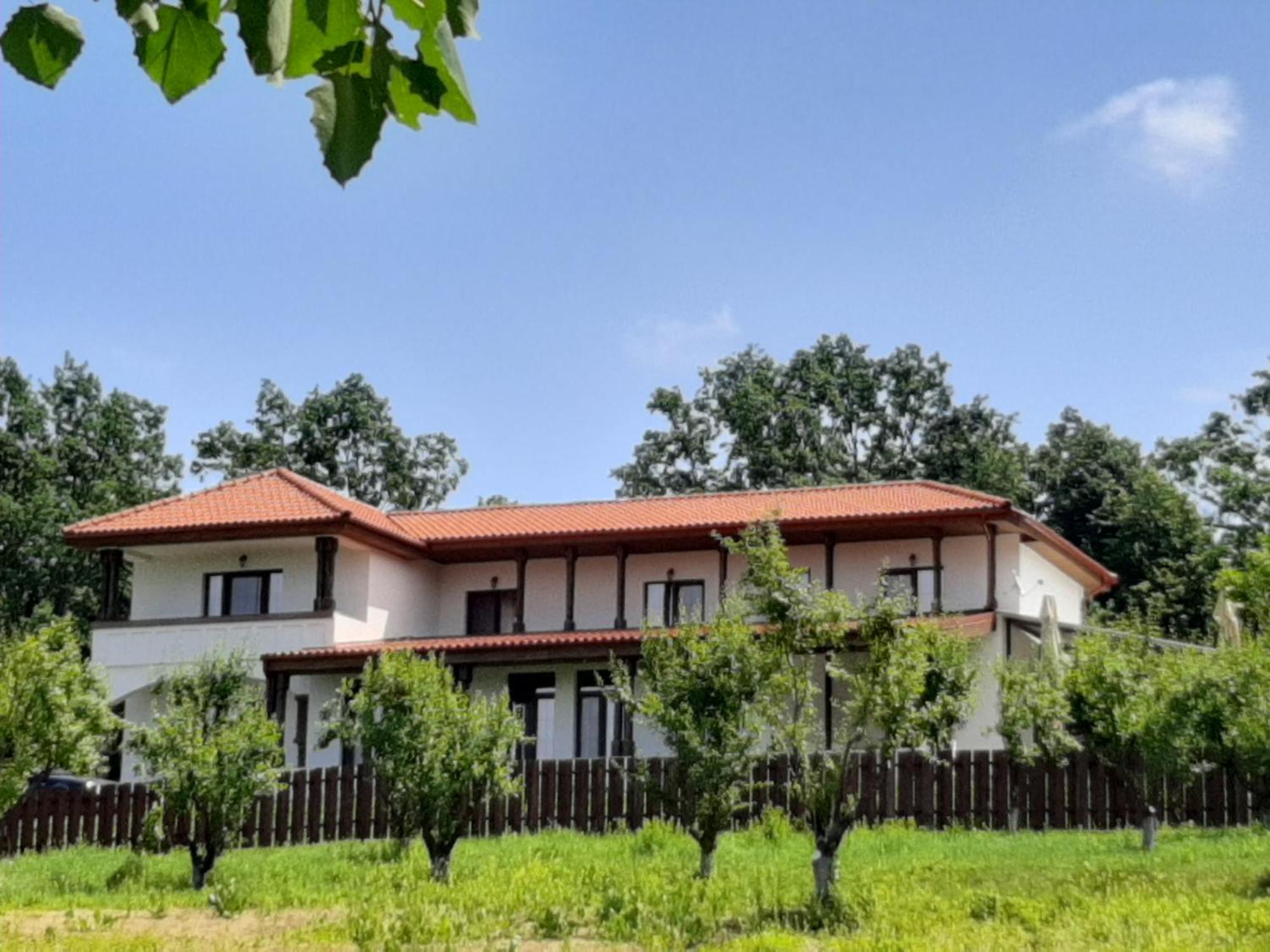 Pensiunea Emelys, Iasi Barnova Екстериор снимка