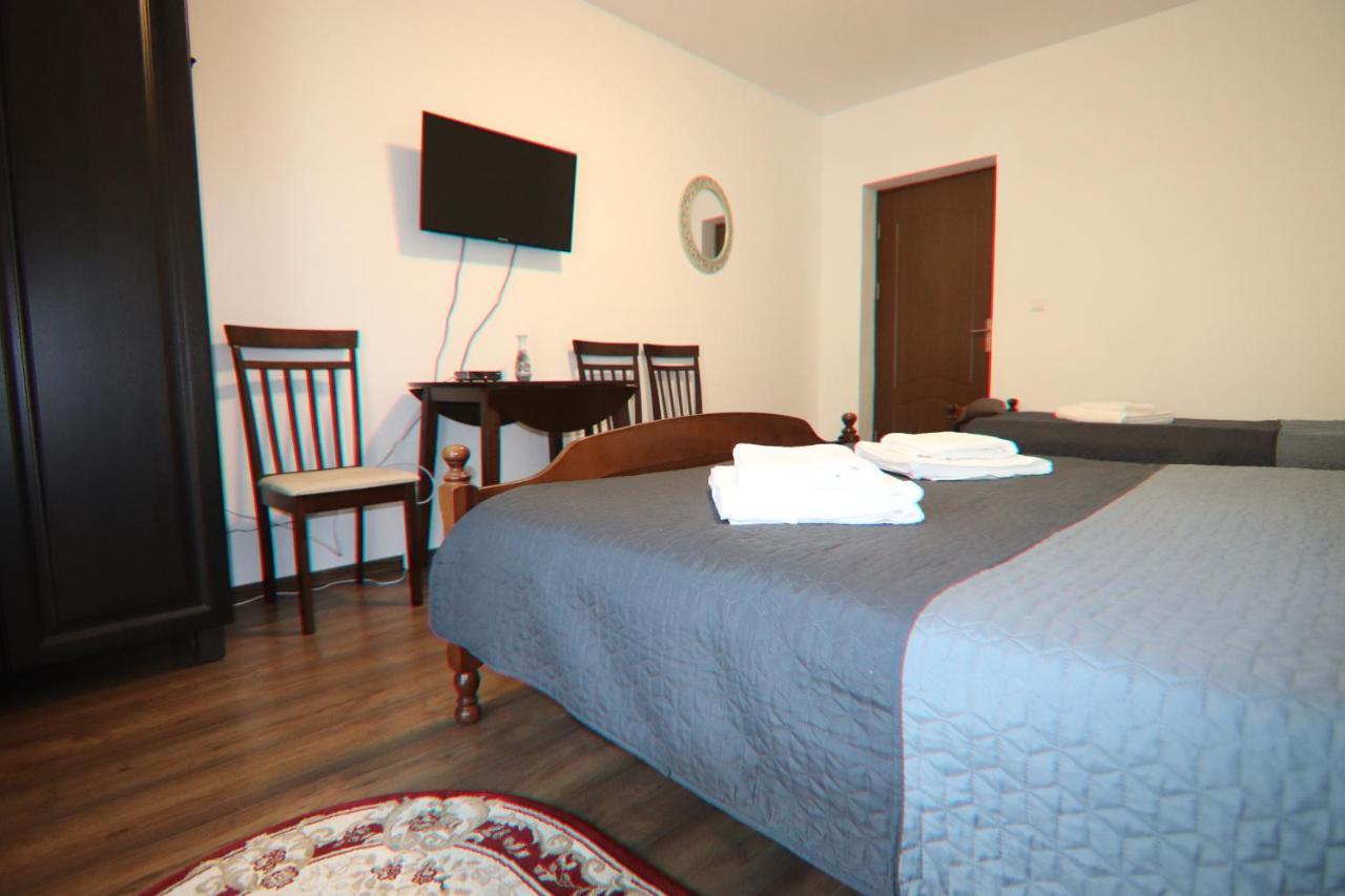 Pensiunea Emelys, Iasi Barnova Екстериор снимка