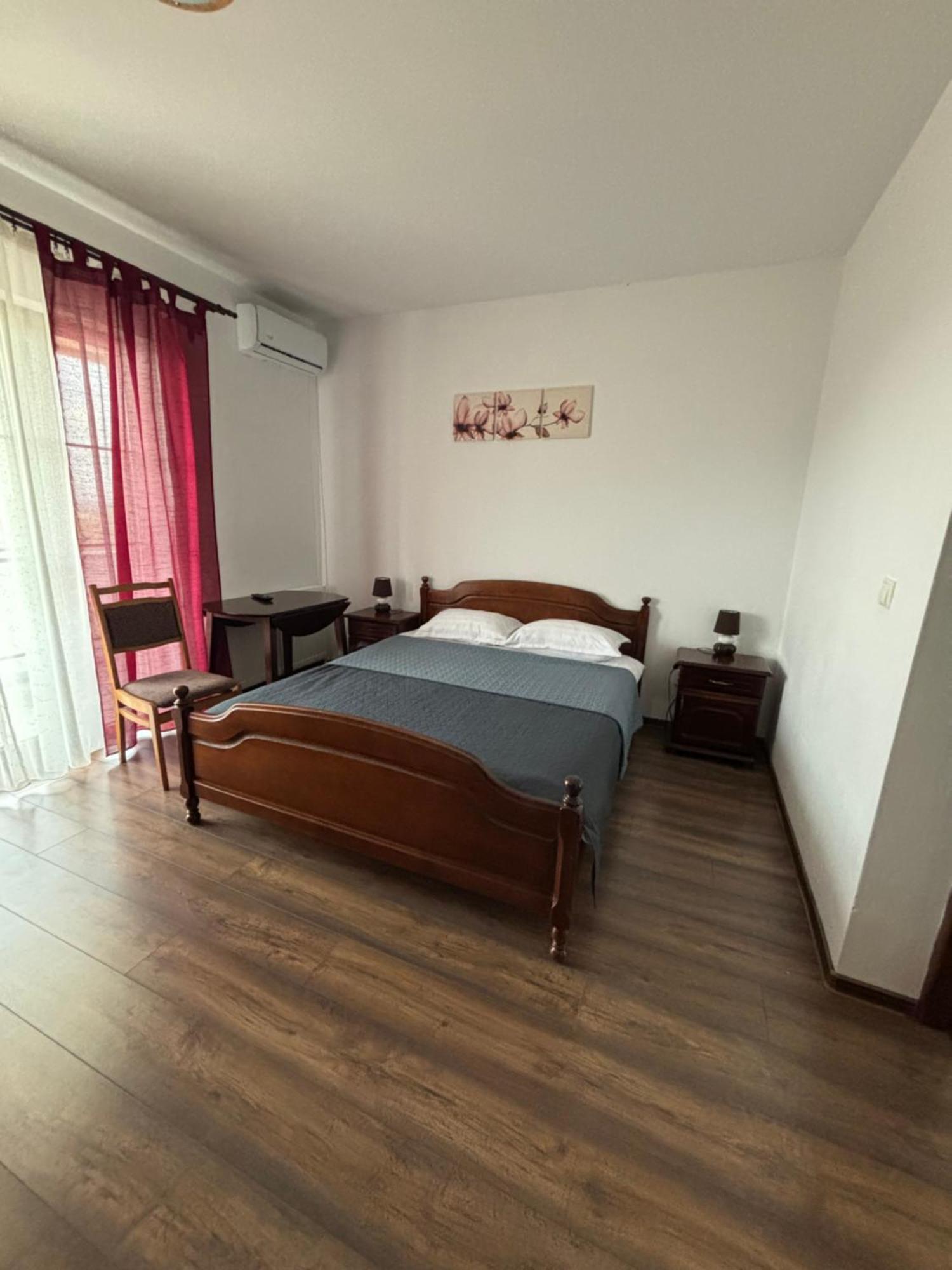 Pensiunea Emelys, Iasi Barnova Екстериор снимка