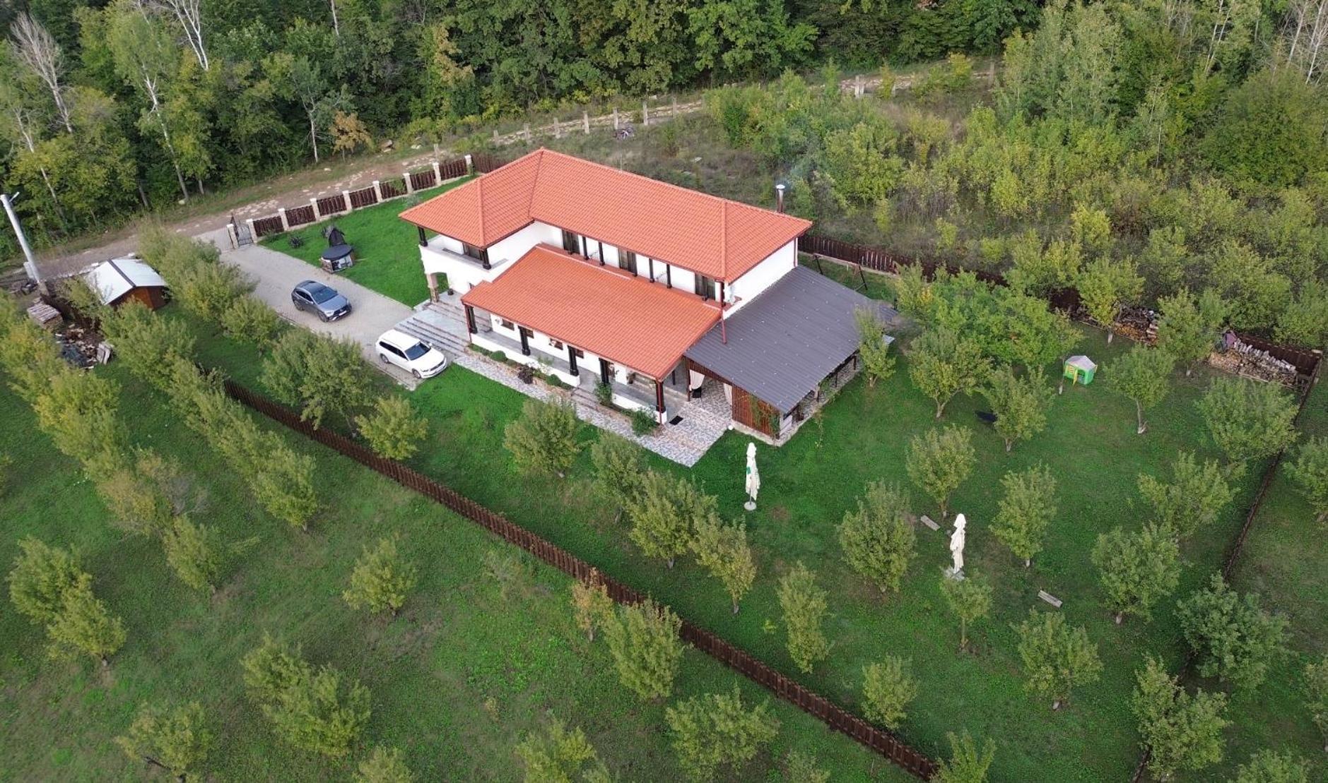 Pensiunea Emelys, Iasi Barnova Екстериор снимка